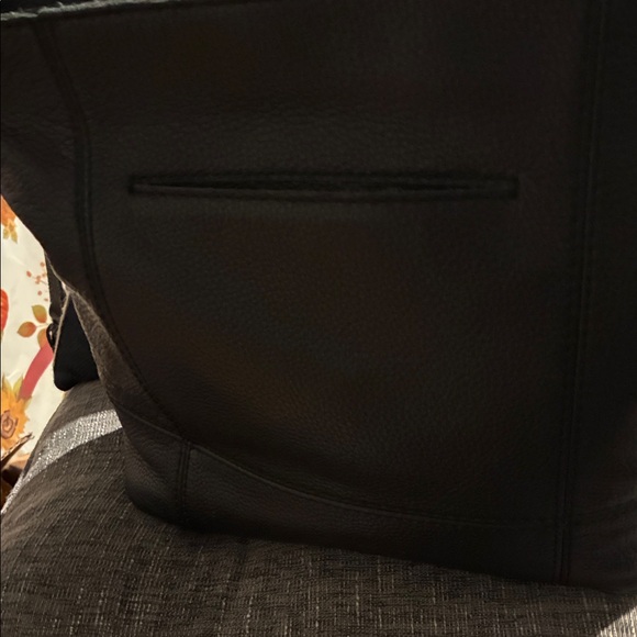 The Sak Black Leather Shoulder Bag no call outs - Picture 5 of 9